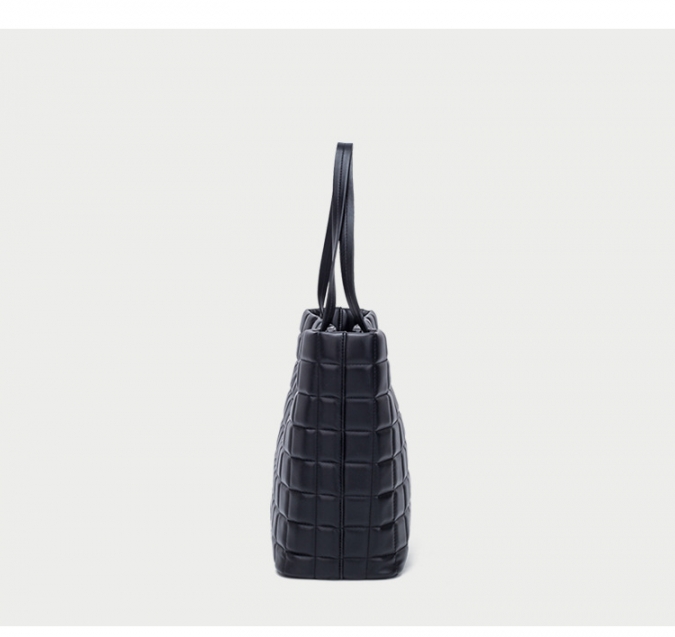 gesteppte große, maßgefertigte Einkaufstasche aus schwarzem Kunstleder 